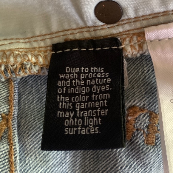 9" High-Rise Skinny Jeans in Ontario Wash: Distressed-Hem Edition - Picture 11 of 14